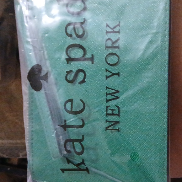 Kate Spade Green Wristlet - Picture 3 of 3